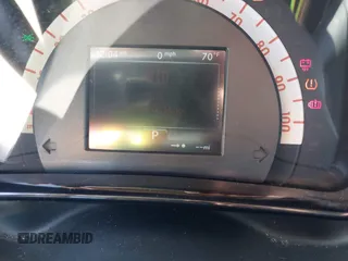 2017 Smart fortwo Pure z VIN WMEFJ9BA9HK226752, wystawiony jako IAAI lot #42420588 z przebiegiem Nie podano mil oraz . Historia ofert i sprzedaży dostępna na DreamBid. Obrazek 7.