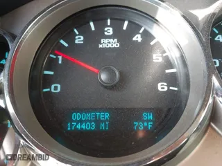 2013 Chevrolet Silverado 1500 LT with VIN 1GCRCSE09DZ338310, listed as a IAAI auction lot 41509184 with 174,403 mi miles. Bid and sale history available at carsss.com. Image 7.