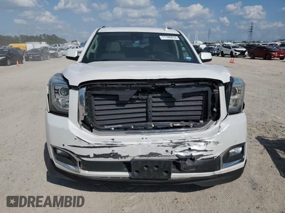 2020 GMC Yukon XL Denali with VIN 1GKS1HKJ1LR303285, listed as a Copart auction lot 71786914 with 132,278 mi miles and Salvage Title. Bid and sale history available at carsss.com. Image 5.
