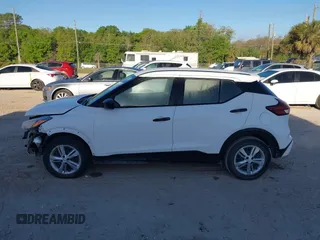 2022 Nissan Kicks S with VIN 3N1CP5BV5NL518813, listed as a IAAI auction lot 41693543 with 53,697 mi miles. Bid and sale history available at carsss.com. Image 15.