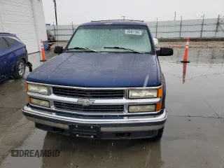 1996 Chevrolet Suburban with VIN 3GNFK16RXTG125871, listed as a Copart auction lot 86401384 with 220,767 mi miles and Clean Title. Bid and sale history available at carsss.com. Image 5.