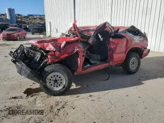 2001 Chevrolet Blazer LS z VIN 1GNCT18W21K218859, wystawiony jako Copart lot #88841755 z przebiegiem Nie podano mil oraz Nie do naprawy • Non repairable. Historia ofert i sprzedaży dostępna na DreamBid. Obrazek 1.