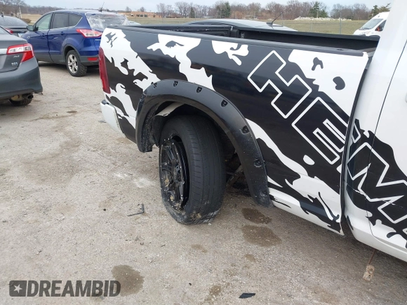 2016 Ram 1500 Sport z VIN 1C6RR7HT5GS149692, wystawiony jako IAAI lot #41174363 z przebiegiem 102 938 mil mil oraz . Historia ofert i sprzedaży dostępna na DreamBid. Obrazek 17.