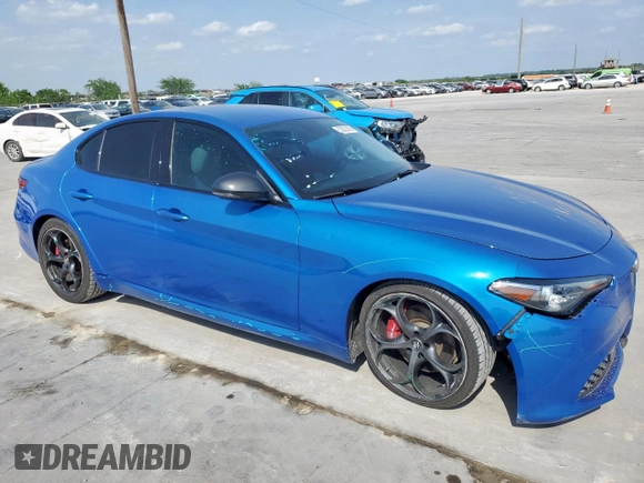 2019 Alfa Romeo Giulia with VIN ZARFAMAN3K7597993, listed as a Copart auction lot 53031435 with 39,556 mi miles and Salvage title. Bid and sale history available at DreamBid. Image 4.