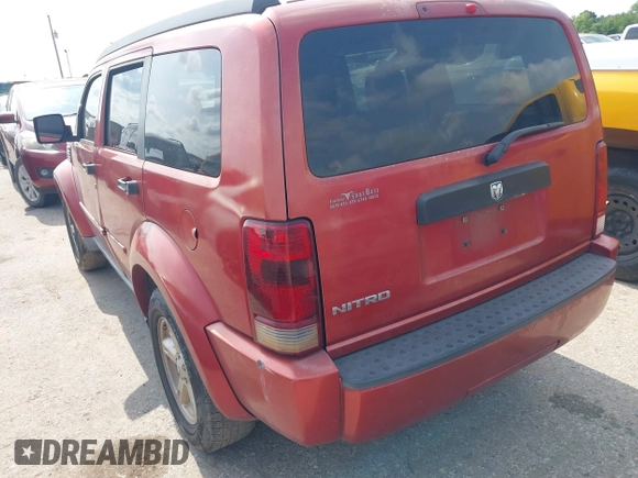 2008 Dodge Nitro SXT z VIN 1D8GT28K18W259419, wystawiony jako IAAI lot #42406662 z przebiegiem 197 382 mil mil oraz . Historia ofert i sprzedaży dostępna na DreamBid. Obrazek 3.