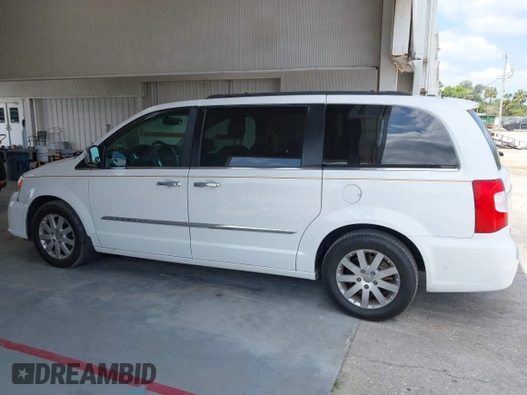 2016 Chrysler Town & Country Touring with VIN 2C4RC1BG5GR149731, listed as a IAAI auction lot 42127879 with 224,631 mi miles. Bid and sale history available at carsss.com. Image 15.