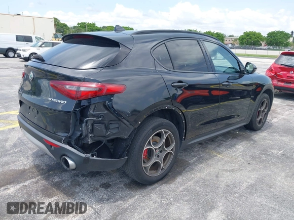 2018 Alfa Romeo Stelvio Sport z VIN ZASFAKPN8J7B58624, wystawiony jako IAAI lot #42380149 z przebiegiem 99 898 mil mil oraz . Historia ofert i sprzedaży dostępna na DreamBid. Obrazek 4.