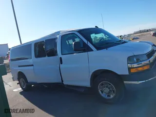 2019 Chevrolet Express Passenger LT with VIN 1GAZGPFG8K1212330, listed as a IAAI auction lot 41252884 with 61,605 mi miles. Bid and sale history available at carsss.com. Image 13.