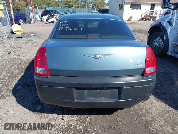 2005 Chrysler 300 with VIN 2C3JA53GX5H188833, listed as a IAAI auction lot 41906889 with 999,999 mi miles. Bid and sale history available at carsss.com. Image 6.