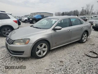 2012 Volkswagen Passat SE z VIN 1VWBP7A38CC003038, wystawiony jako Copart lot #53431515 z przebiegiem 181 948 mil mil oraz Czysty tytuł • Clean title. Historia ofert i sprzedaży dostępna na DreamBid. Obrazek 1.