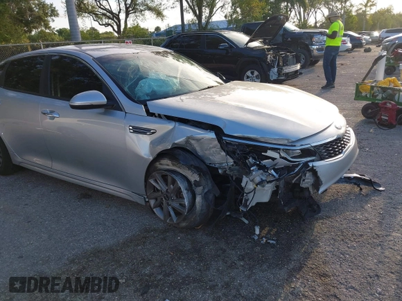 2020 Kia Optima SE z VIN 5XXGT4L33LG438808, wystawiony jako IAAI lot #41901977 z przebiegiem 111 126 mil mil oraz . Historia ofert i sprzedaży dostępna na DreamBid. Obrazek 16.
