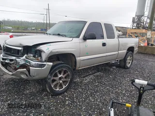 2004 GMC Sierra 1500 SLT with VIN 2GTEK19T841211511, listed as a IAAI auction lot 42099492 with 154,023 mi miles. Bid and sale history available at carsss.com. Image 2.