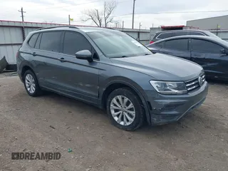2019 Volkswagen Tiguan S z VIN 3VV1B7AX7KM013381, wystawiony jako IAAI lot #41813840 z przebiegiem 89 258 mil mil oraz . Historia ofert i sprzedaży dostępna na DreamBid. Obrazek 1.