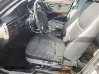 2006 BMW 3 Series 325i z VIN WBAVB13556KX43728, wystawiony jako Copart lot #85220364 z przebiegiem Nie podano mil oraz Nie do naprawy • Non repairable. Historia ofert i sprzedaży dostępna na DreamBid. Obrazek 7.