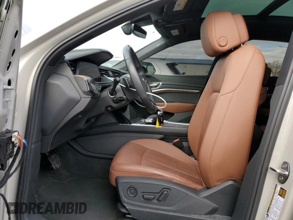 2022 Audi e-tron Sportback S line Premium z VIN WA11AAGE2NB013721, wystawiony jako Copart lot #81812643 z przebiegiem 40 749 mil mil oraz . Historia ofert i sprzedaży dostępna na DreamBid. Obrazek 7.