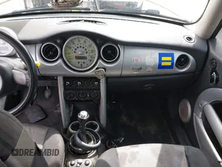 2005 MINI Hardtop with VIN WMWRC33505TK62367, listed as a IAAI auction lot 42397651 with Not provided miles and . Bid and sale history available at DreamBid. Image 5.