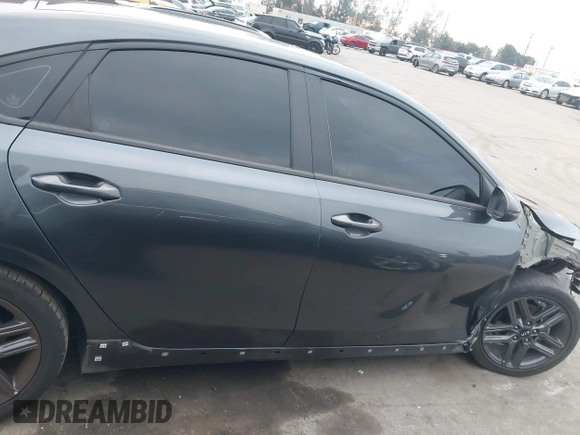 2021 Kia Forte GT-Line z VIN 3KPF34AD9ME316424, wystawiony jako IAAI lot #41467687 z przebiegiem 86 059 mil mil oraz . Historia ofert i sprzedaży dostępna na DreamBid. Obrazek 14.