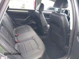 2019 Volkswagen Passat Wolfsburg Edition z VIN 1VWLA7A30KC010294, wystawiony jako IAAI lot #42159974 z przebiegiem 86 303 mil mil oraz . Historia ofert i sprzedaży dostępna na DreamBid. Obrazek 8.
