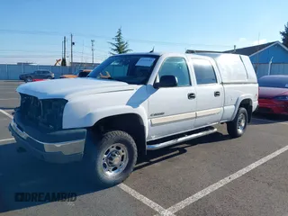 2005 Chevrolet Silverado 1500HD LT z VIN 1GCGK13U45F830143, wystawiony jako IAAI lot #41424683 z przebiegiem 141 881 mil mil oraz . Historia ofert i sprzedaży dostępna na DreamBid. Obrazek 18.