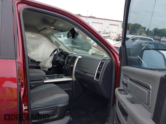 2017 Ram 1500 SLT z VIN 1C6RR6TT8HS551192, wystawiony jako IAAI lot #42267442 z przebiegiem 201 423 mil mil oraz . Historia ofert i sprzedaży dostępna na DreamBid. Obrazek 5.