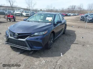 2022 Toyota Camry SE with VIN 4T1G11AK7NU674059, listed as a IAAI auction lot 41848443 with 68,102 mi miles. Bid and sale history available at carsss.com. Image 2.