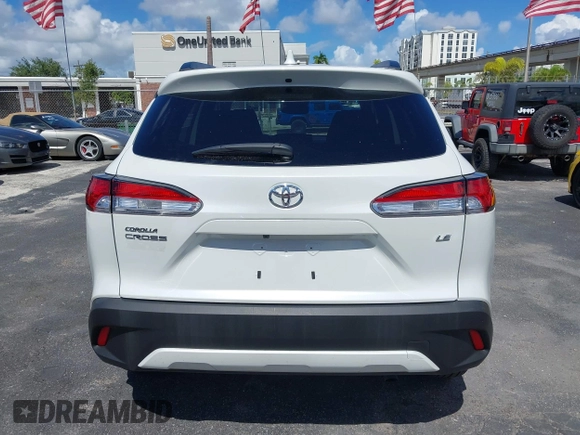 2024 Toyota Corolla Cross LE with VIN 7MUCAAAG1RV084549, listed as a IAAI auction lot 42582648 with 17,301 mi miles and . Bid and sale history available at DreamBid. Image 16.