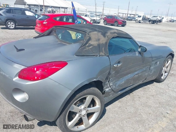 2007 Pontiac Solstice with VIN 1G2MB35B47Y114607, listed as a IAAI auction lot 41992049 with 127,702 mi miles. Bid and sale history available at carsss.com. Image 6.