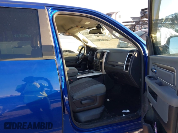 2017 Ram 1500 Big Horn z VIN 3C6RR7LT1HG613738, wystawiony jako IAAI lot #42263410 z przebiegiem 168 816 mil mil oraz . Historia ofert i sprzedaży dostępna na DreamBid. Obrazek 5.