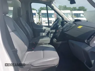 2019 Ford Transit z VIN 1FDBF8ZM9KKA83958, wystawiony jako IAAI lot #42621460 z przebiegiem 134 704 mil mil oraz . Historia ofert i sprzedaży dostępna na DreamBid. Obrazek 5.