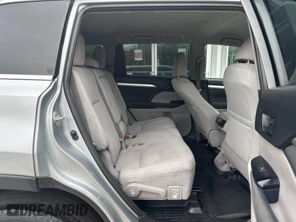 2019 Toyota Highlander LE with VIN 5TDBZRFH9KS945111, listed as a IAAI auction lot 42727416 with 179,416 mi miles and . Bid and sale history available at DreamBid. Image 8.
