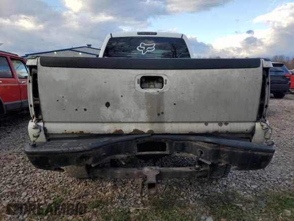 2004 Chevrolet Silverado 3500 DRW z VIN 1GCJK33104F120422, wystawiony jako Copart lot #78437134 z przebiegiem 277 609 mil mil oraz Szkoda całkowita • Salvage title. Historia ofert i sprzedaży dostępna na DreamBid. Obrazek 6.
