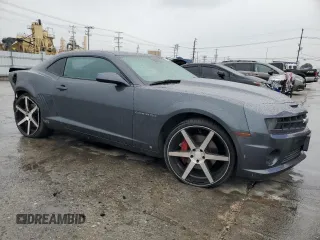 2010 Chevrolet Camaro 2SS z VIN 2G1FT1EW1A9140384, wystawiony jako Copart lot #47317085 z przebiegiem 138 244 mil mil oraz Szkody całkowita. Historia ofert i sprzedaży dostępna na DreamBid. Obrazek 4.