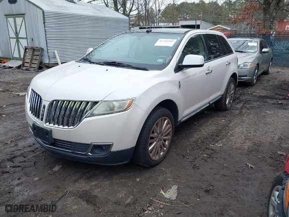 2011 Lincoln MKX with VIN 2LMDJ8JK5BBJ04398, listed as a IAAI auction lot 41751945 with 142,701 mi miles. Bid and sale history available at carsss.com. Image 2.