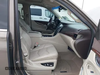 2015 Cadillac Escalade Luxury z VIN 1GYS3MKJ9FR725818, wystawiony jako IAAI lot #41596731 z przebiegiem 224 246 mil mil oraz . Historia ofert i sprzedaży dostępna na DreamBid. Obrazek 5.