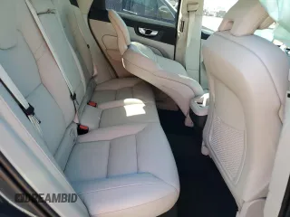 2023 Volvo XC60 Plus Bright Theme z VIN YV4L12RN6P1389037, wystawiony jako Copart lot #48723525 z przebiegiem Nie podano mil oraz Nie do naprawy • Non repairable. Historia ofert i sprzedaży dostępna na DreamBid. Obrazek 11.