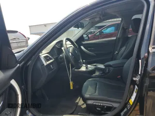 2015 BMW 3 Series 320i xDrive с VIN WBA3C3C55FK202226, выставлен на аукционе Copart как лот 60952825 с пробегом 112 142 миль миль и Списание • Salvage title. История ставок и продаж доступна на DreamBid. Изображение 7.