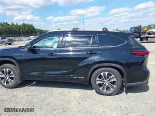 2022 Toyota Highlander XLE with VIN 5TDGZRBH1NS240125, listed as a IAAI auction lot 40176703 with 24,833 mi miles. Bid and sale history available at carsss.com. Image 14.