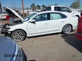 2017 Volkswagen Passat SE z VIN 1VWGT7A30HC053652, wystawiony jako IAAI lot #41882003 z przebiegiem 45 113 mil mil oraz . Historia ofert i sprzedaży dostępna na DreamBid. Obrazek 15.