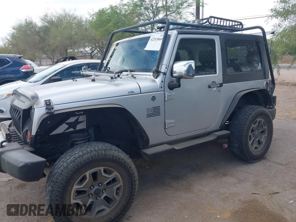 2008 Jeep Wrangler Sahara z VIN 1J4FA54158L640474, wystawiony jako IAAI lot #42243860 z przebiegiem 141 303 mil mil oraz . Historia ofert i sprzedaży dostępna na DreamBid. Obrazek 13.