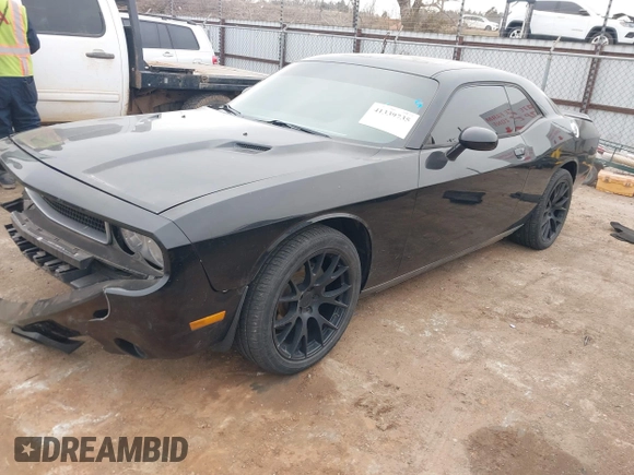 2013 Dodge Challenger SXT z VIN 2C3CDYAGXDH718768, wystawiony jako IAAI lot #41339735 z przebiegiem 187 052 mil mil oraz . Historia ofert i sprzedaży dostępna na DreamBid. Obrazek 18.