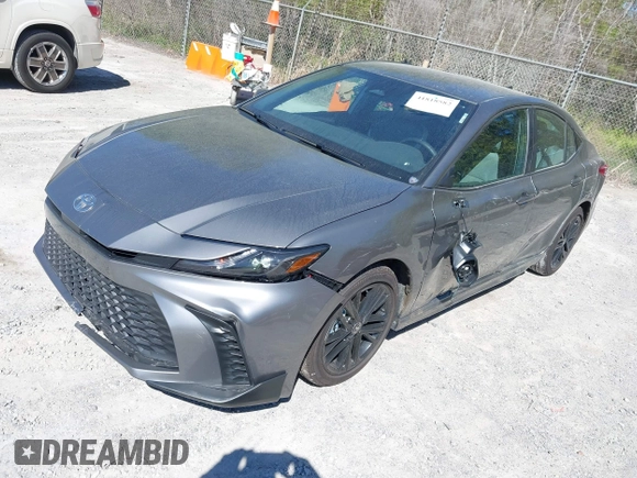 2025 Toyota Camry LE z VIN 4T1DAACK2SU566377, wystawiony jako IAAI lot #41818582 z przebiegiem 1 950 mil mil oraz . Historia ofert i sprzedaży dostępna na DreamBid. Obrazek 17.