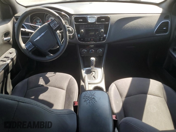 2013 Chrysler 200 LX with VIN 1C3CCBAB8DN698435, listed as a Copart auction lot 52614135 with 122,313 mi miles and Clean Title. Bid and sale history available at DreamBid. Image 8.