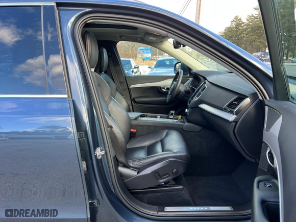 2023 Volvo XC90 Core with VIN YV4L12PV0P1948505, listed as a Copart auction lot 44209155 with 98,270 mi miles and Clean Title. Bid and sale history available at carsss.com. Image 5.
