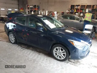 2016 Scion iA z VIN 3MYDLBZV5GY146138, wystawiony jako IAAI lot #42303472 z przebiegiem 29 289 mil mil oraz . Historia ofert i sprzedaży dostępna na DreamBid. Obrazek 1.