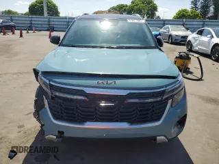 2025 Kia Seltos S z VIN KNDEU2AA5S7700619, wystawiony jako Copart lot #55867285 z przebiegiem 4 400 mil mil oraz Nie do naprawy • Non repairable. Historia ofert i sprzedaży dostępna na DreamBid. Obrazek 5.