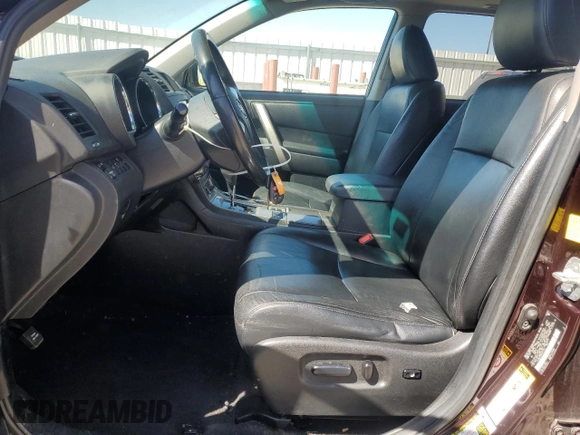 2011 Toyota Highlander z VIN 5TDBK3EH5BS074730, wystawiony jako Copart lot #56496965 z przebiegiem 133 214 mil mil oraz Czysty tytuł • Clean title. Historia ofert i sprzedaży dostępna na DreamBid. Obrazek 7.