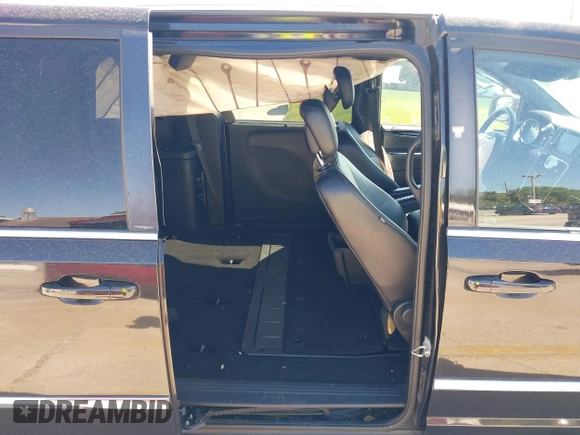 2014 Chrysler Town & Country S with VIN 2C4RC1HG1ER304229, listed as a IAAI auction lot 41807902 with 139,266 mi miles. Bid and sale history available at carsss.com. Image 8.