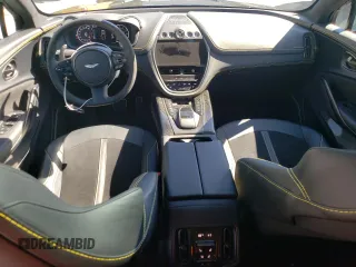 2022 Aston Martin DBX z VIN SD7VUJAW1NTV05151, wystawiony jako Copart lot #70043184 z przebiegiem 14 345 mil mil oraz Szkody całkowita. Historia ofert i sprzedaży dostępna na DreamBid. Obrazek 8.