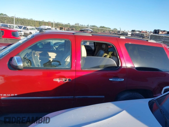 2010 Chevrolet Tahoe LTZ z VIN 1GNUCCE03AR183627, wystawiony jako IAAI lot #40912231 z przebiegiem 234 841 mil mil oraz . Historia ofert i sprzedaży dostępna na DreamBid. Obrazek 14.