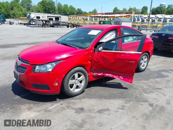 2014 Chevrolet Cruze 1LT z VIN 1G1PC5SB8E7114515, wystawiony jako IAAI lot #42230308 z przebiegiem 93 366 mil mil oraz . Historia ofert i sprzedaży dostępna na DreamBid. Obrazek 2.